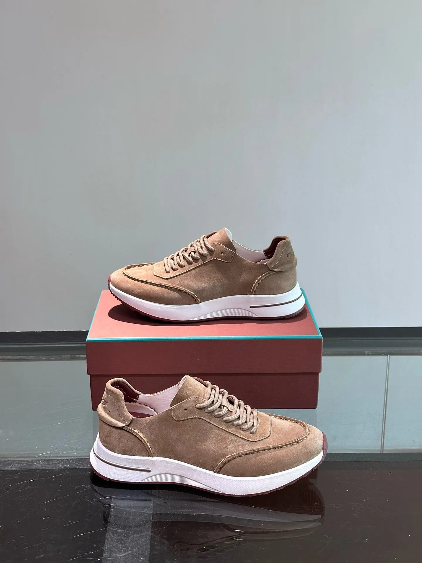 Factory price: 540💰Loro men's shoes💰iana niche Loro classic jogging shoes, men's lace-up casual shoes and sneakers, high-quality lightweight and comfortable fabrics, suitable for outdoor leisure, the color scheme is young and energetic, and it looks great with sportswear or casual suits! Size: 39-46 (customized sizes of 45 and 46 are non-refundable)